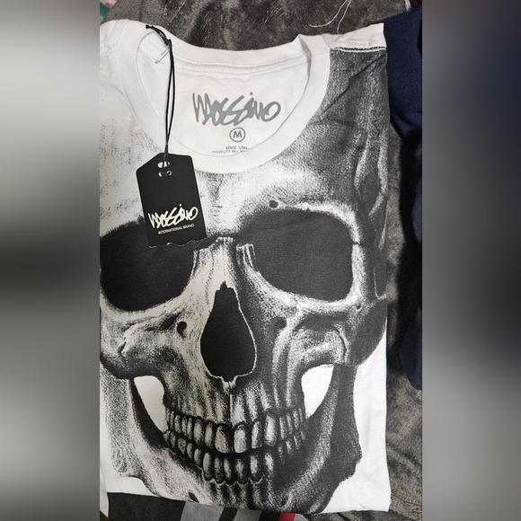 Mossimo men's T-shirt - Picture 2 of 4